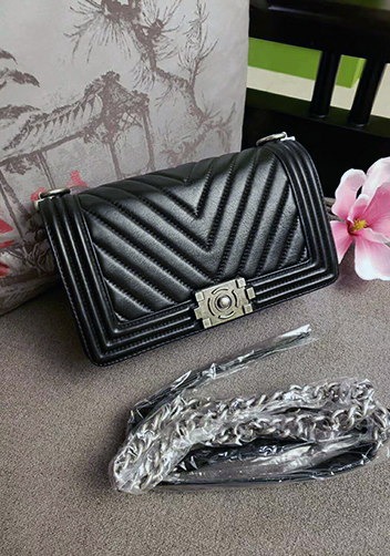 Ingrid V Shape Lamb Leather Flap Black