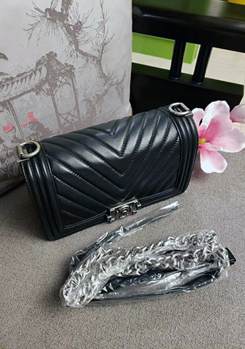 Ingrid V Shape Lamb Leather Flap Black