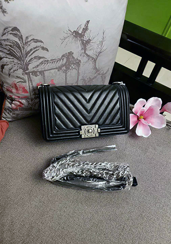 Ingrid V Shape Lamb Leather Flap Black
