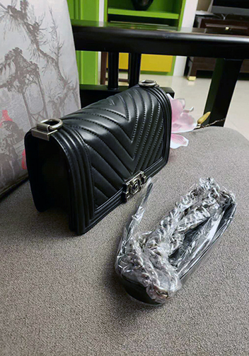 Ingrid V Shape Lamb Leather Flap Black