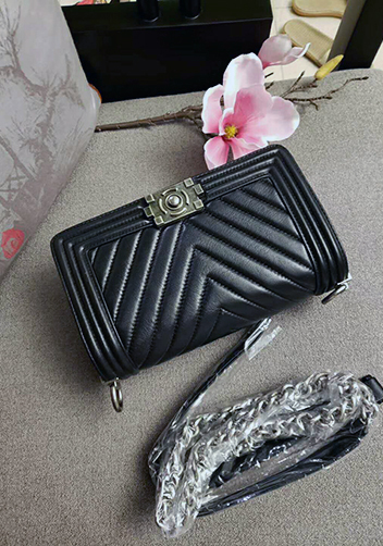 Ingrid V Shape Lamb Leather Flap Black