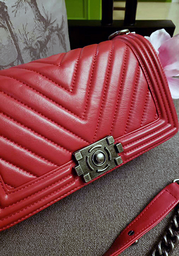 Ingrid V Shape Lamb Leather Flap Red