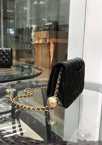 Adeline Leather Bag With Adjusting Ball Black