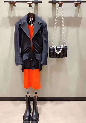 Mia Leather Chain Medium Shoulder Bag Black