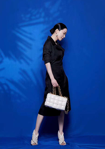 Mia Leather Chain Medium Shoulder Bag Cream