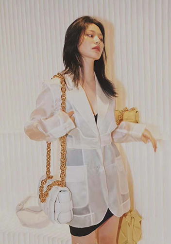 Mia Leather Chain Medium Shoulder Bag Cream