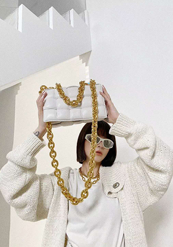 Mia Leather Chain Medium Shoulder Bag Cream