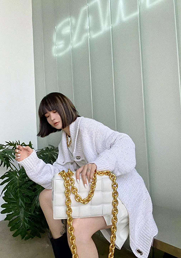 Mia Leather Chain Medium Shoulder Bag Cream