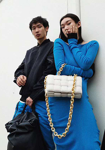 Mia Leather Chain Medium Shoulder Bag Cream