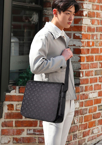 Louisa Flower Vegan Messager Bag Black