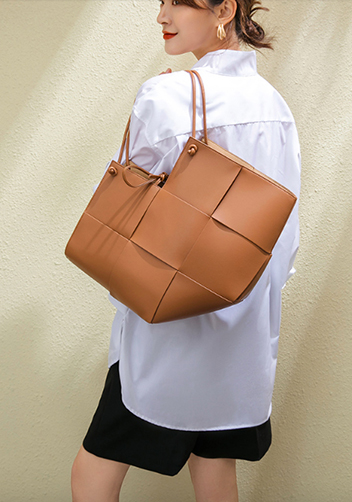 Mia Medium Leather Tote Bag Camel