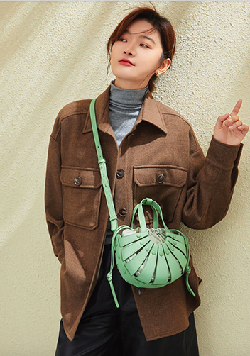 The Coquille Leather Shoulder Bag Green