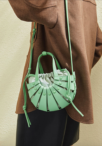 The Coquille Leather Shoulder Bag Green