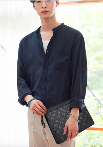Louisa Flower Vegan Envelope Bag Black