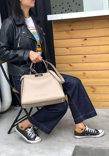 Carrie Leather Bag With Black Hardware Beige