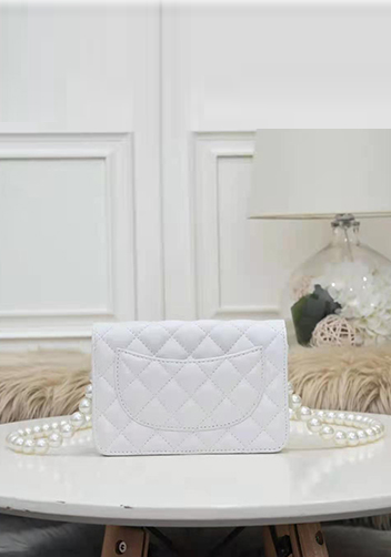 Adeline Leather Shoulder Bag Pearls Chain Flower White