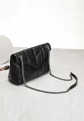 Yvonne Medium Envelope Shoulder Bag Lambskin Black