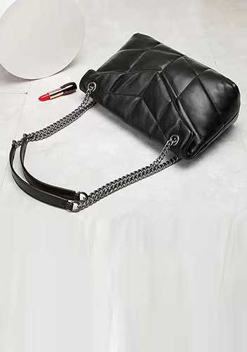 Yvonne Medium Envelope Shoulder Bag Lambskin Black