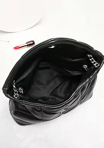 Yvonne Medium Envelope Shoulder Bag Lambskin Black