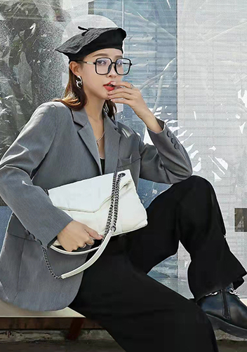Yvonne Medium Envelope Shoulder Bag Lambskin White