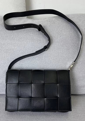 Mia 15 Square Leather Shoulder Bag Black