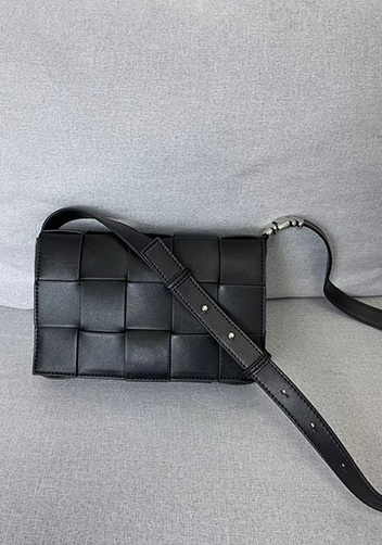 Mia 15 Square Leather Shoulder Bag Black