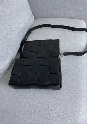 Mia 15 Square Leather Shoulder Bag Black