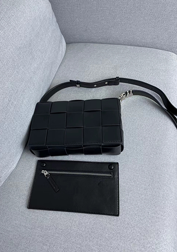 Mia 15 Square Leather Shoulder Bag Black