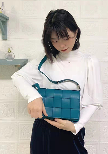 Mia 15 Square Leather Shoulder Bag Blue