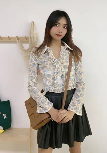 Mia 15 Square Leather Shoulder Bag Camel