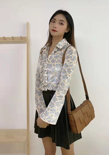 Mia 15 Square Leather Shoulder Bag Camel