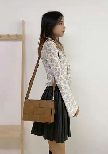 Mia 15 Square Leather Shoulder Bag Camel