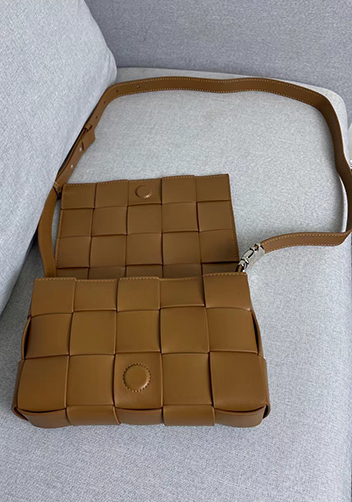 Mia 15 Square Leather Shoulder Bag Camel