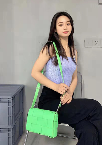 Mia 15 Square Leather Shoulder Bag Green