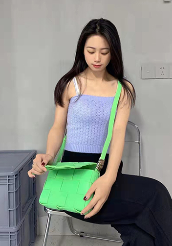 Mia 15 Square Leather Shoulder Bag Green