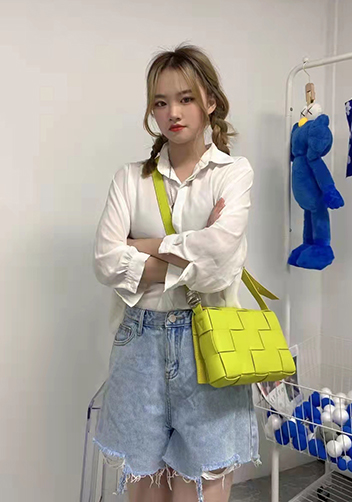 Mia 15 Square Leather Shoulder Bag Kiwi