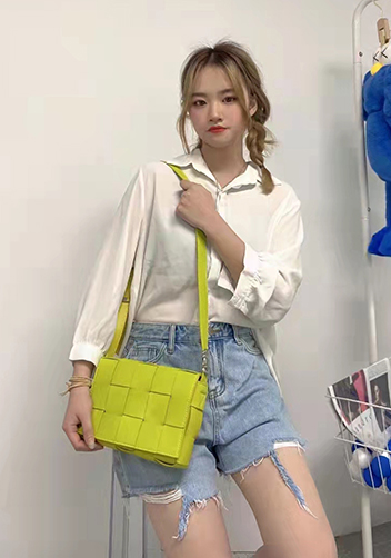 Mia 15 Square Leather Shoulder Bag Kiwi