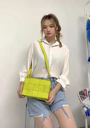 Mia 15 Square Leather Shoulder Bag Kiwi