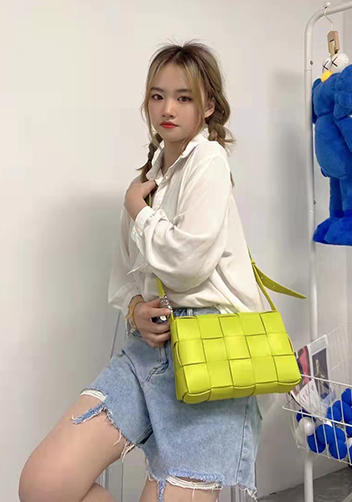 Mia 15 Square Leather Shoulder Bag Kiwi