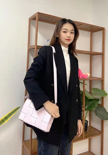 Mia 15 Square Leather Shoulder Bag Light Pink