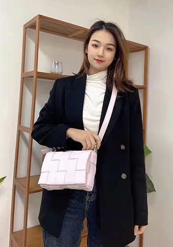 Mia 15 Square Leather Shoulder Bag Light Pink