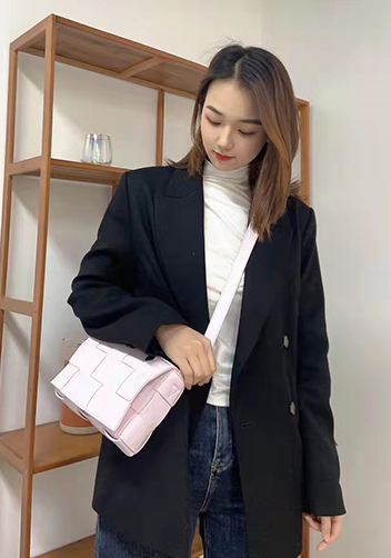 Mia 15 Square Leather Shoulder Bag Light Pink