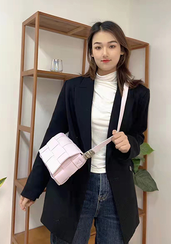 Mia 15 Square Leather Shoulder Bag Light Pink