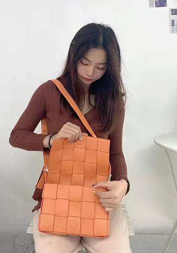 Mia 15 Square Leather Shoulder Bag Orange