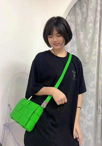 Mia 15 Square Leather Shoulder Bag Green Parakeet