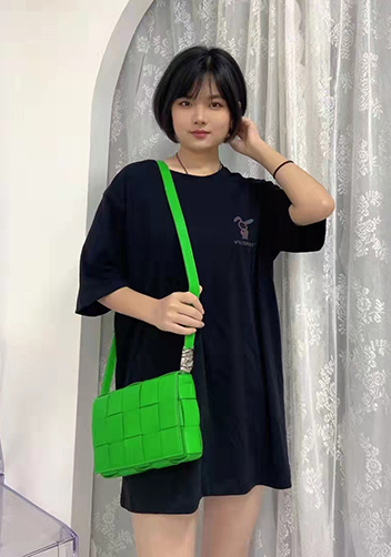 Mia 15 Square Leather Shoulder Bag Green Parakeet