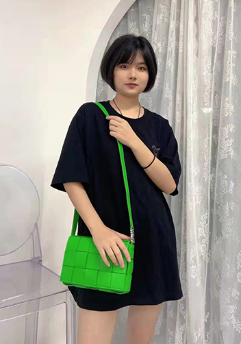 Mia 15 Square Leather Shoulder Bag Green Parakeet