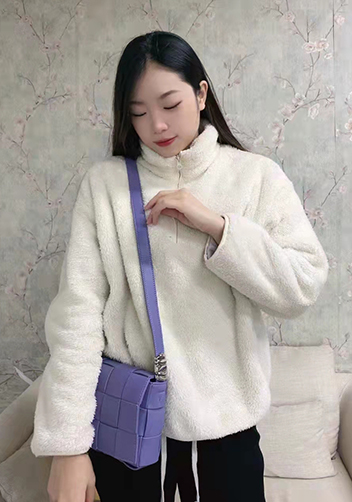 Mia 15 Square Leather Shoulder Bag Purple