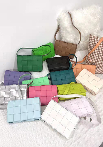 Mia 15 Square Leather Shoulder Bag Purple