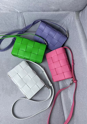 Mia 15 Square Leather Shoulder Bag Sliver